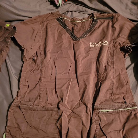 4 Gray XL Scrub Tops From Green Label By Helping Hands. 2 With VNA Embroidery. - Picture 3 of 3